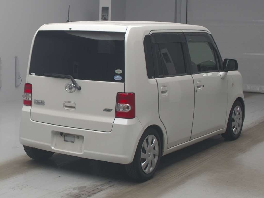 TOYOTA PIXIS SPACE