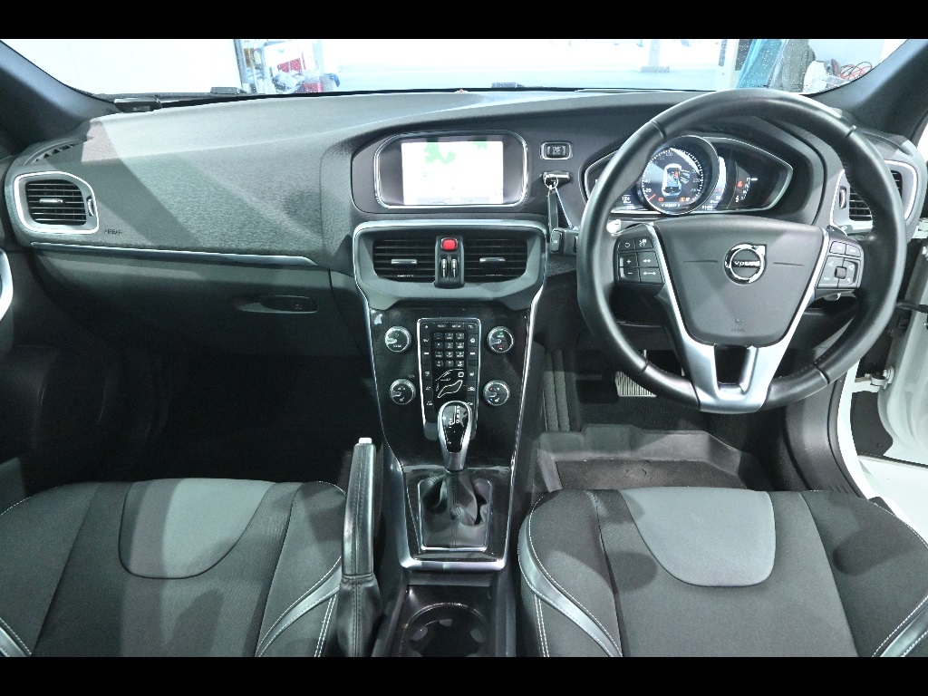 VOLVO V40