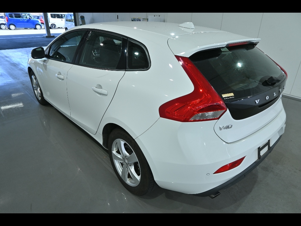 VOLVO V40