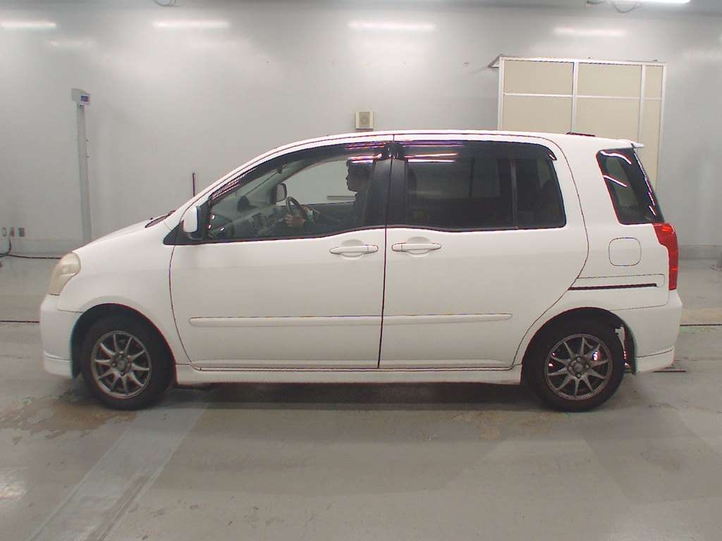 TOYOTA RAUM