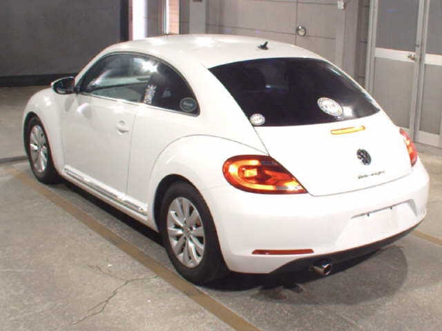 VOLKSWAGEN BEETLE