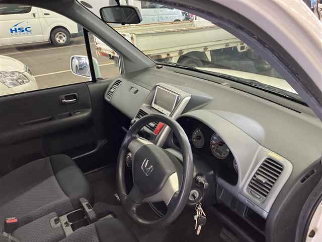 HONDA MOBILIO SPIKE