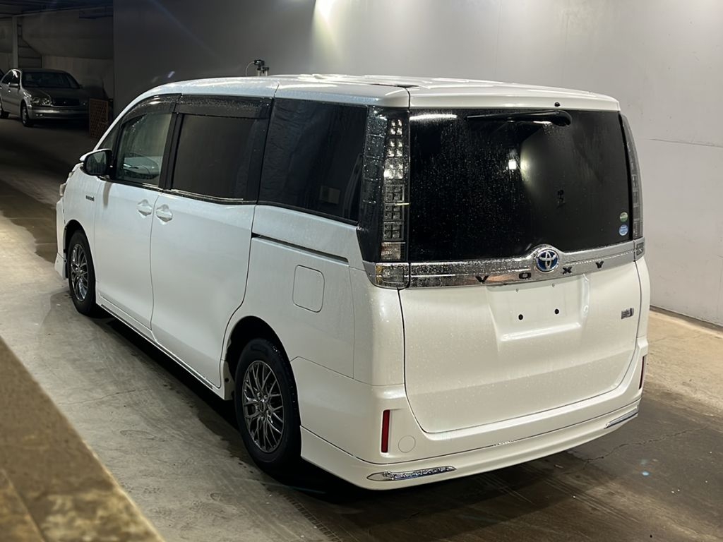 TOYOTA VOXY