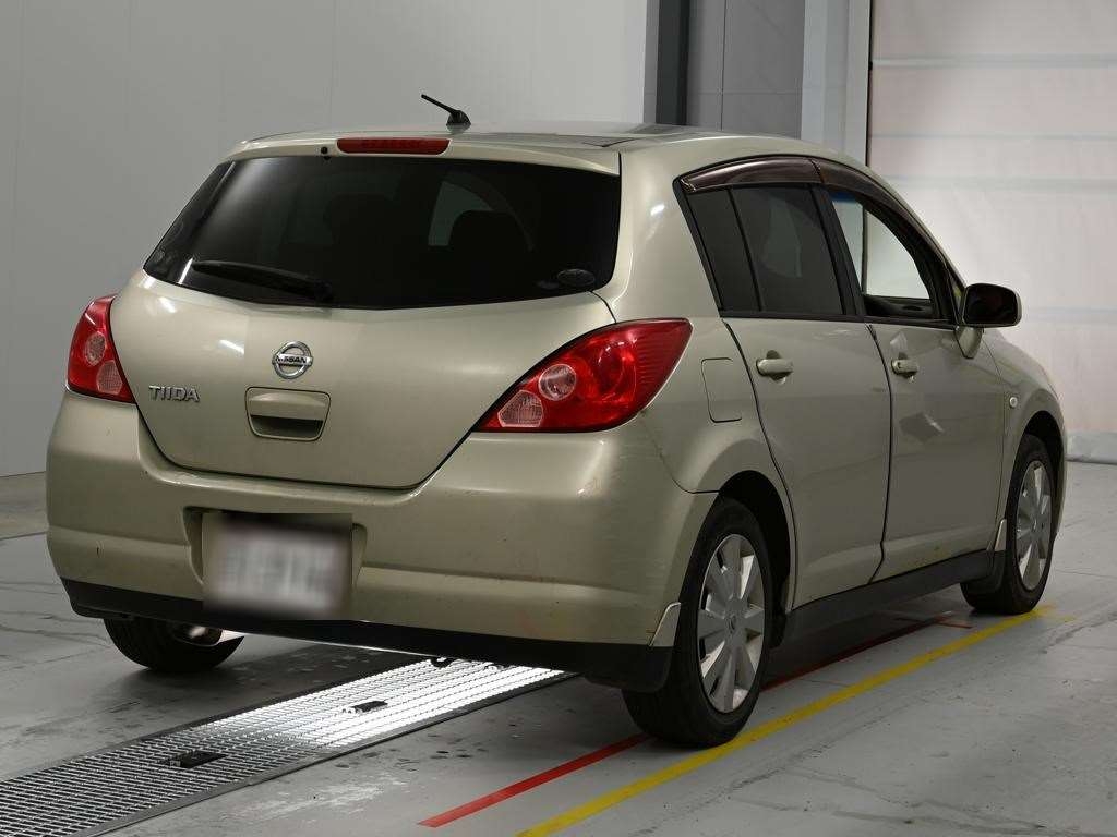 NISSAN TIIDA
