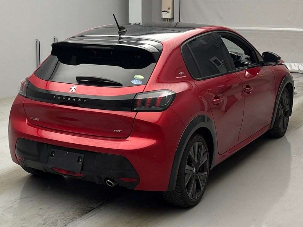 PEUGEOT 208