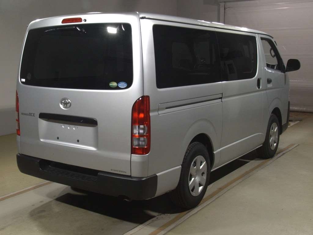 TOYOTA REGIUS ACE