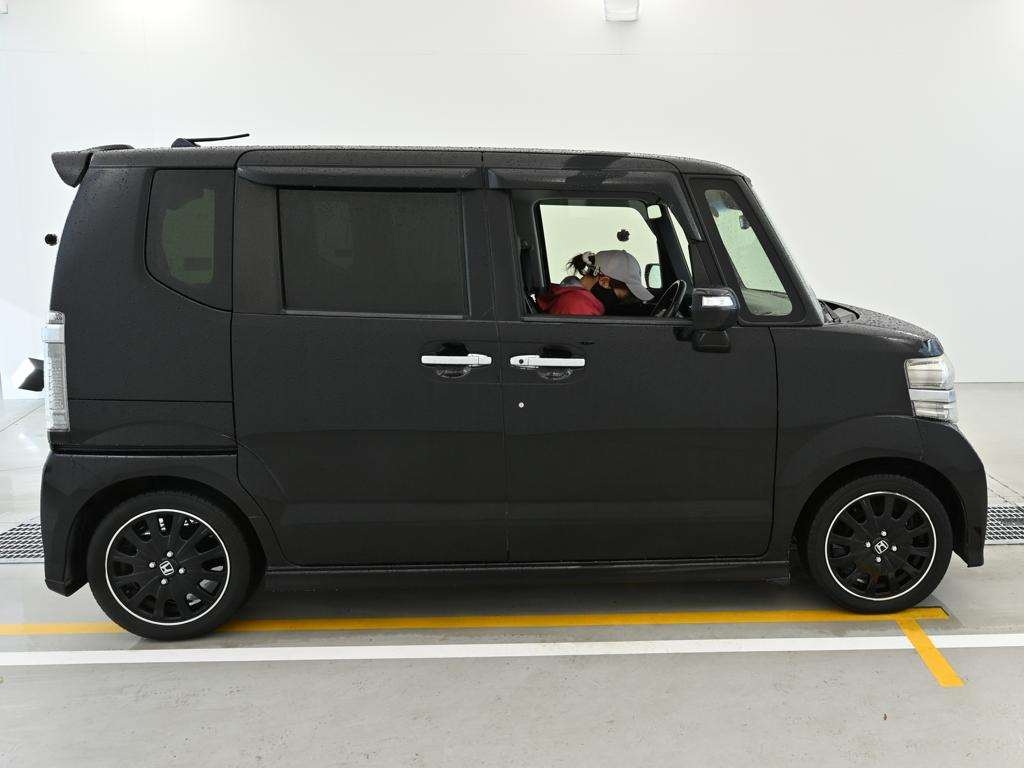 HONDA N-BOX