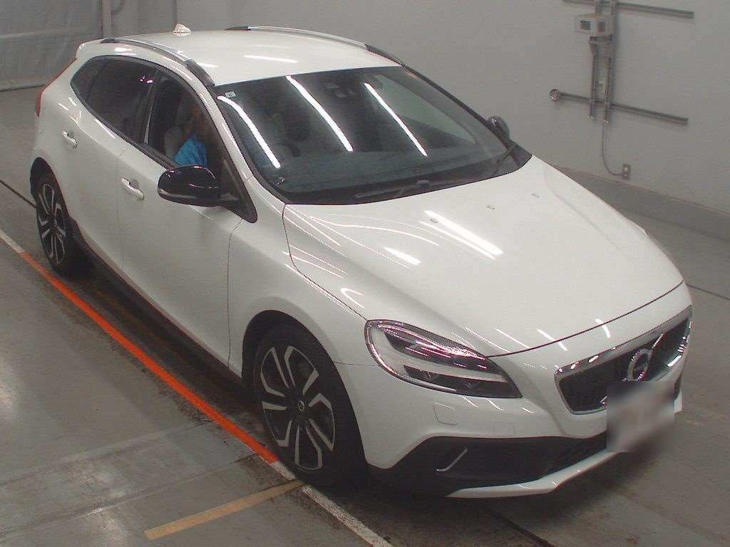 VOLVO V40
