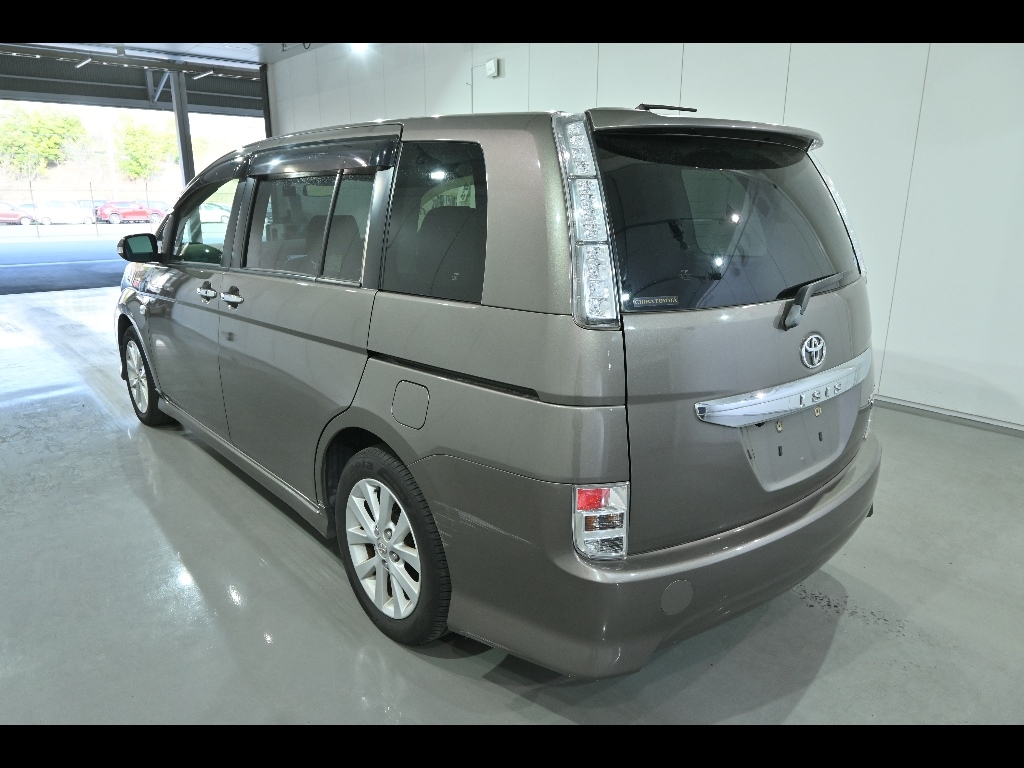 TOYOTA ISIS