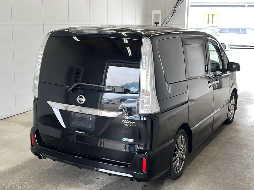 NISSAN SERENA