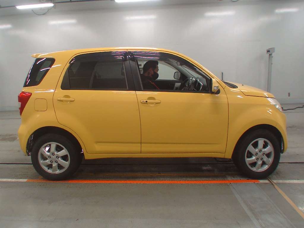 TOYOTA RUSH