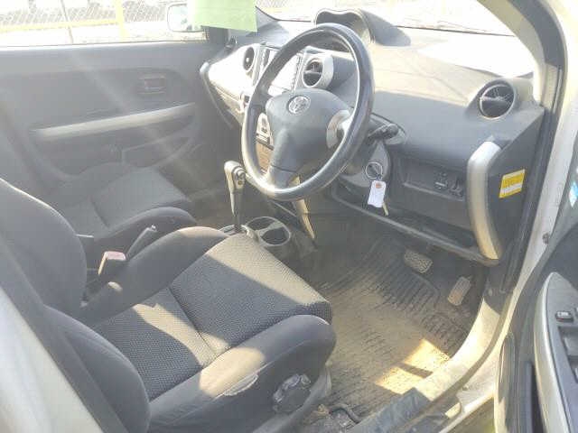 TOYOTA IST