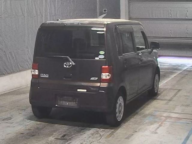 TOYOTA PIXIS SPACE