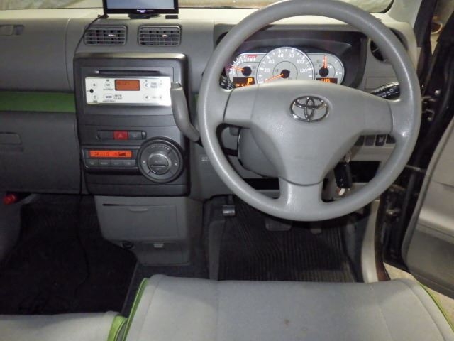 TOYOTA PIXIS SPACE