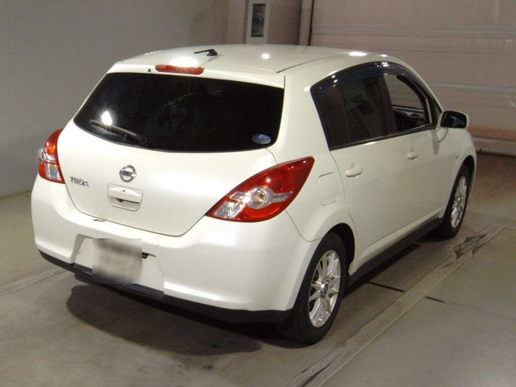 NISSAN TIIDA