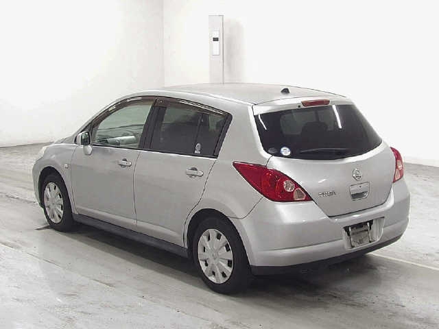 NISSAN TIIDA
