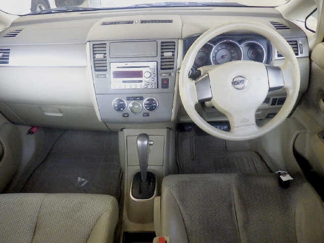 NISSAN TIIDA