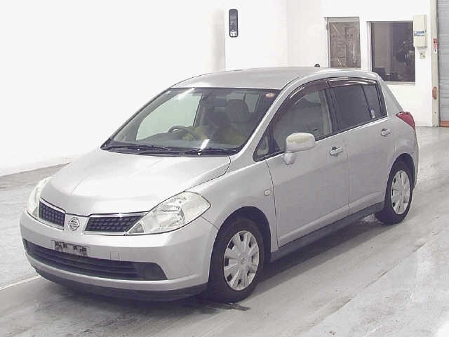 NISSAN TIIDA