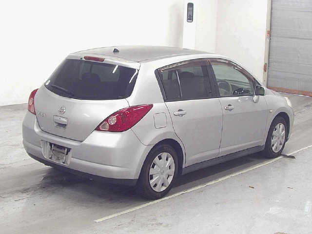 NISSAN TIIDA