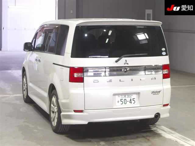 MITSUBISHI DELICA D:5