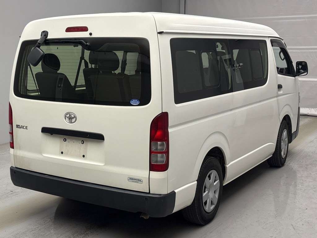 TOYOTA HIACE