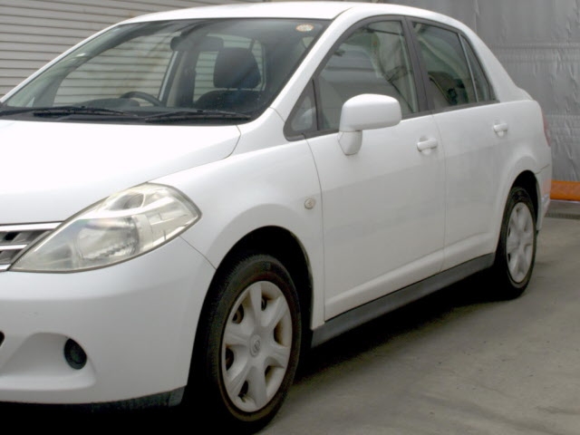 NISSAN TIIDA LATIO