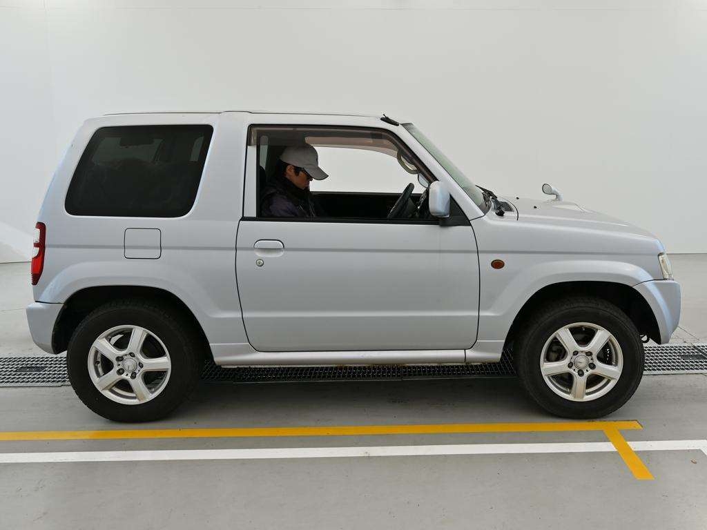 NISSAN KIX