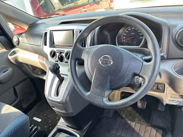 NISSAN NV200