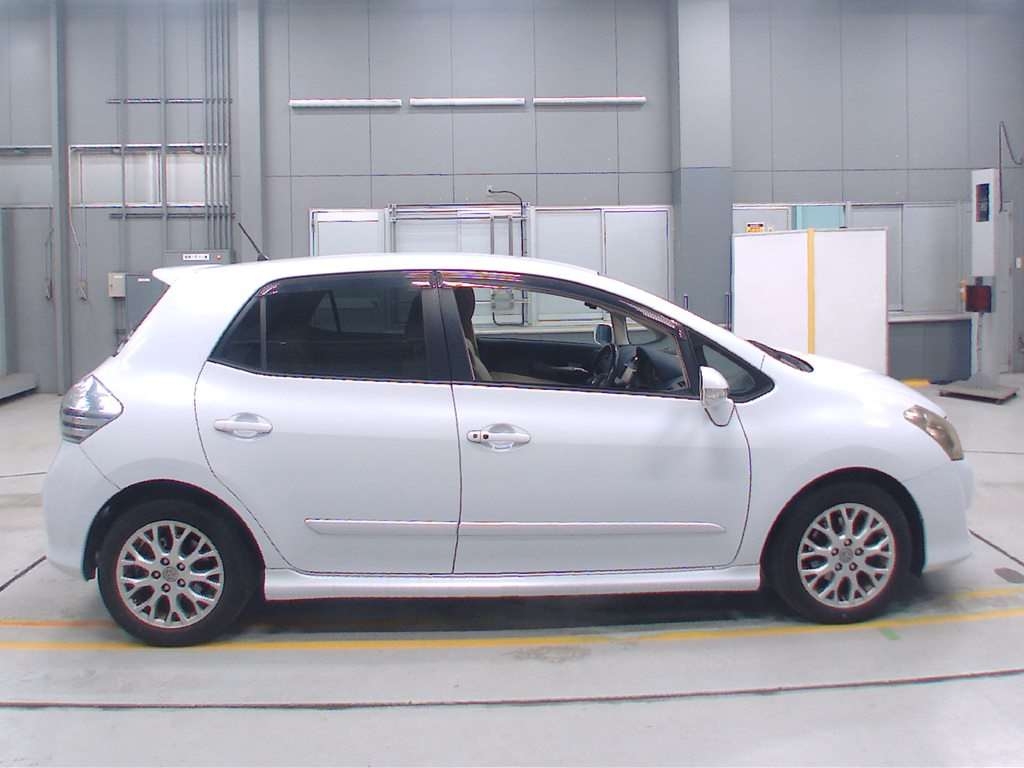 TOYOTA BLADE
