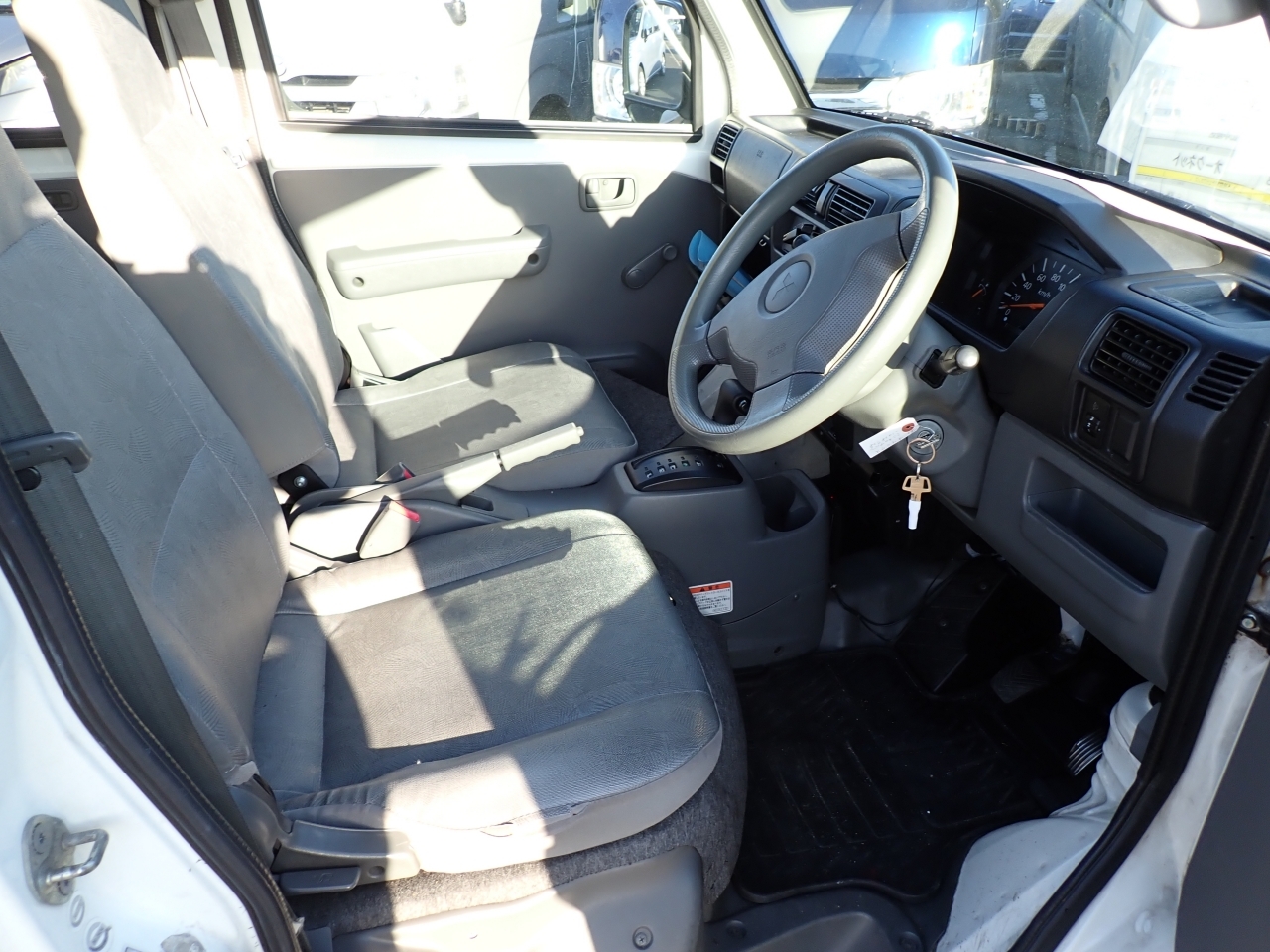 MITSUBISHI MINICAB