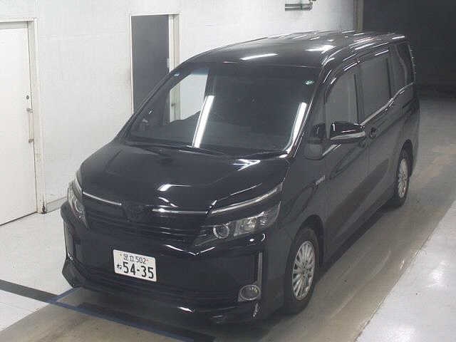 TOYOTA VOXY