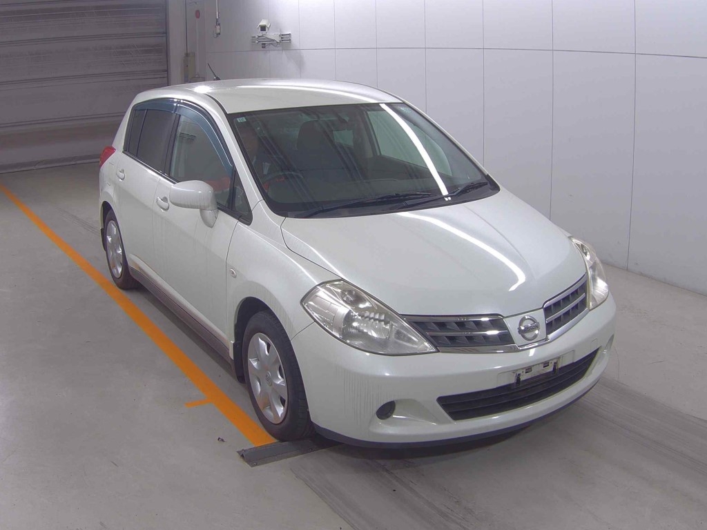 NISSAN TIIDA