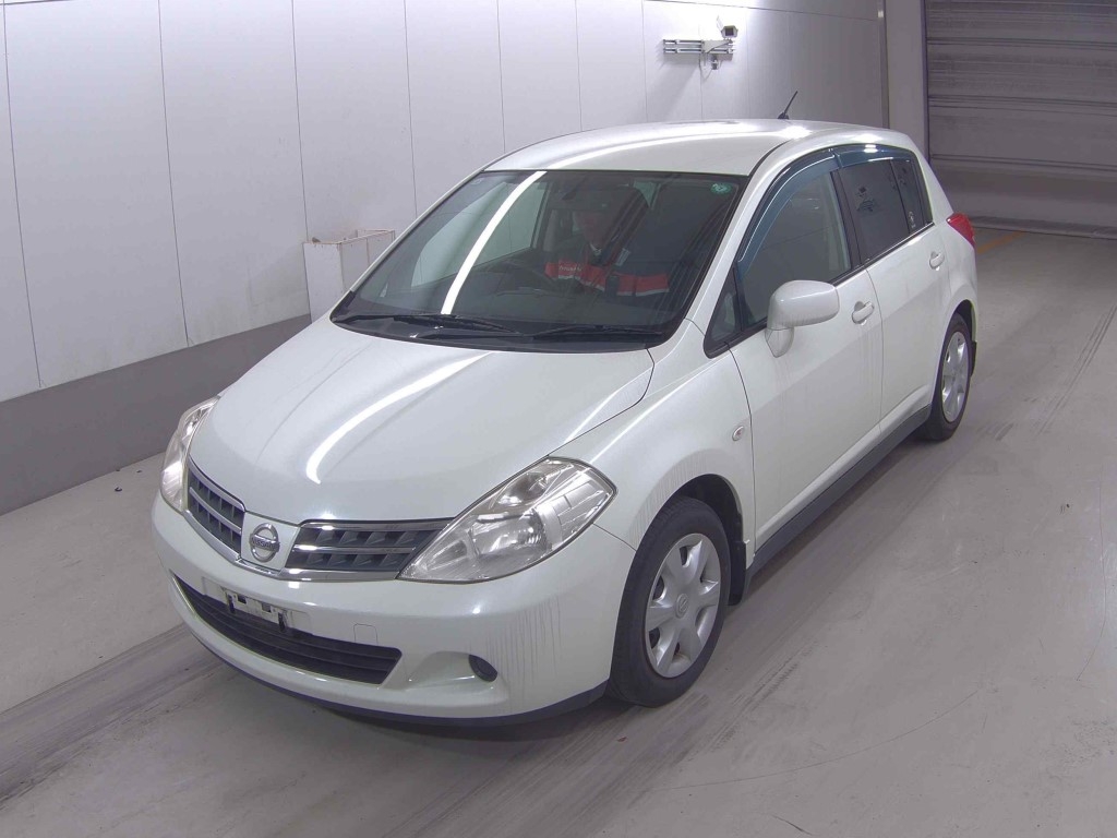 NISSAN TIIDA