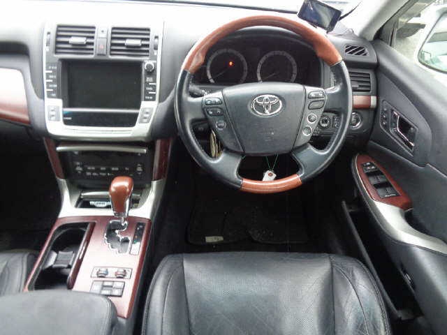 TOYOTA CROWN MAJESTA