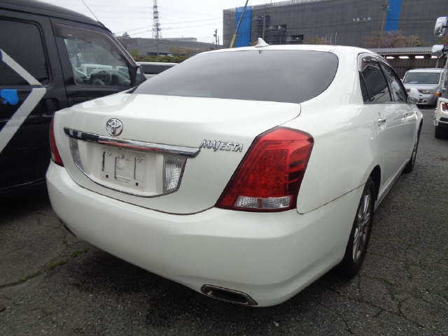 TOYOTA CROWN MAJESTA