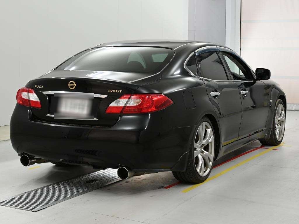NISSAN FUGA