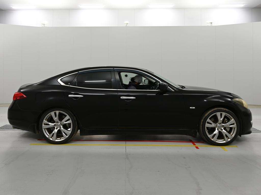 NISSAN FUGA