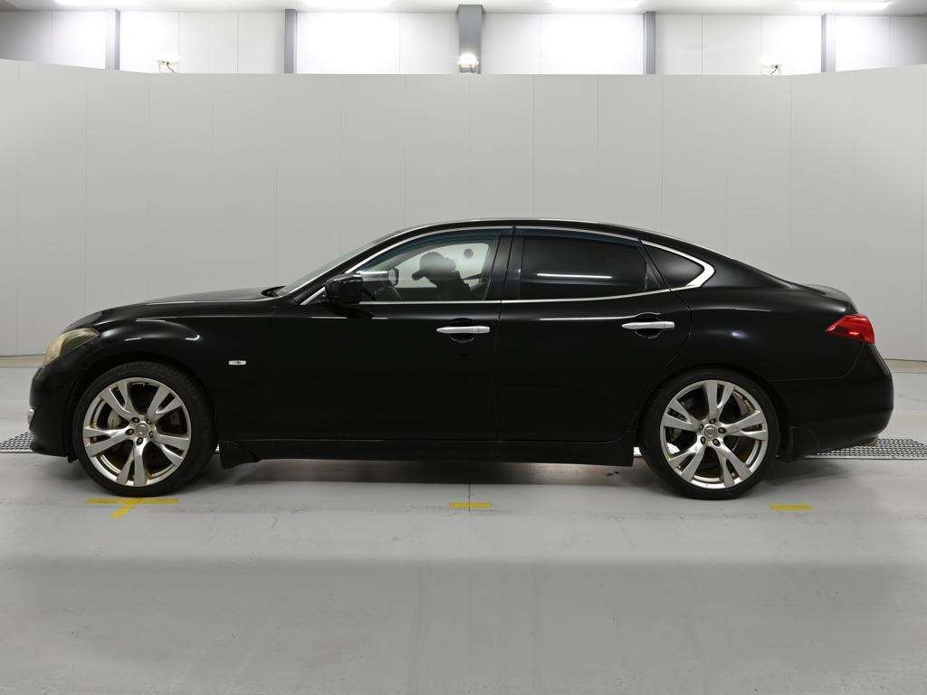NISSAN FUGA