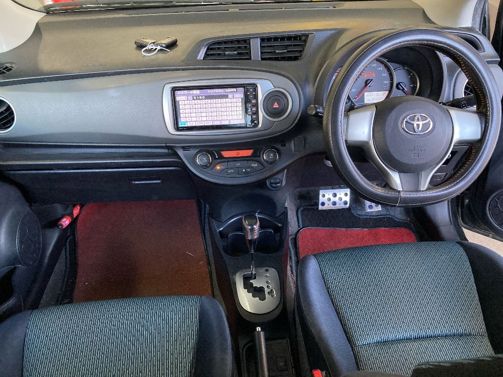 TOYOTA VITZ