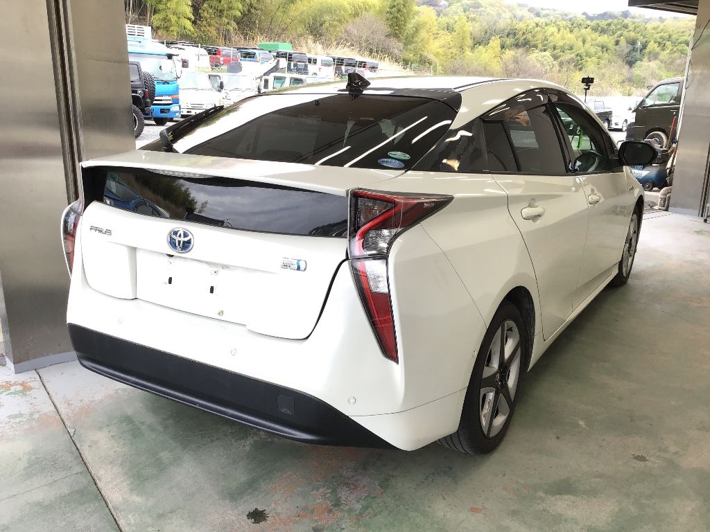 TOYOTA PRIUS