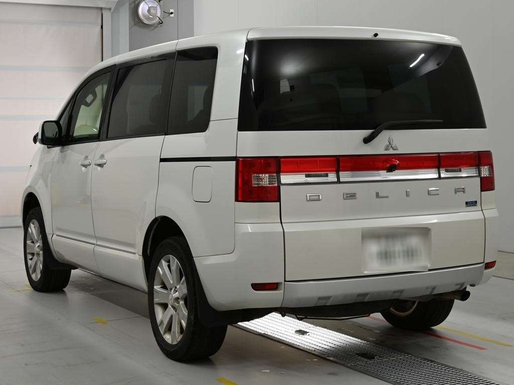 MITSUBISHI DELICA D:5