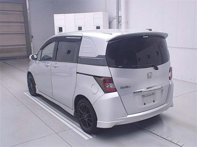 HONDA FREED SPIKE
