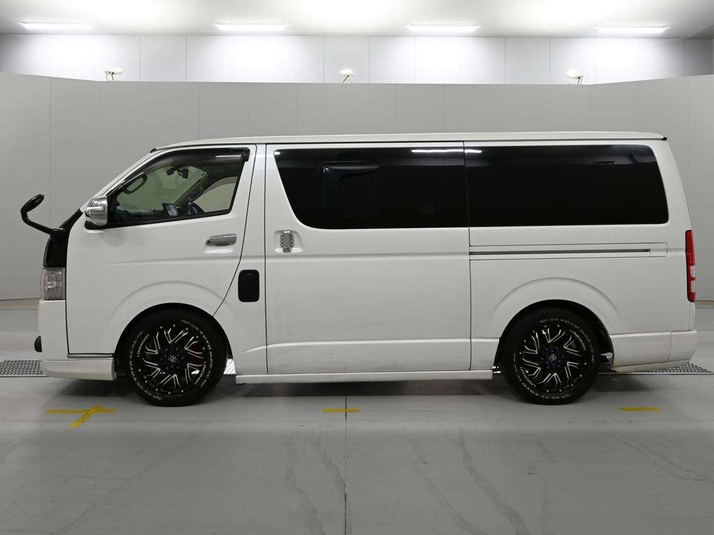 TOYOTA REGIUS ACE