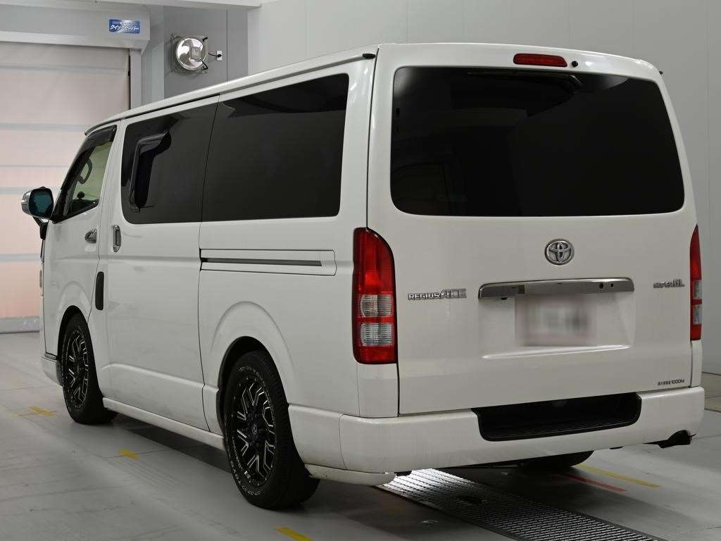 TOYOTA REGIUS ACE