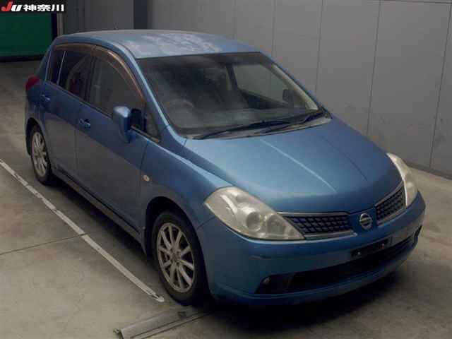 NISSAN TIIDA