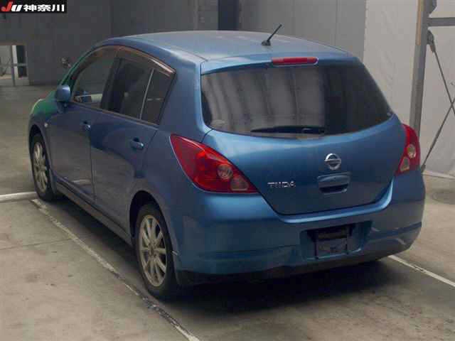NISSAN TIIDA