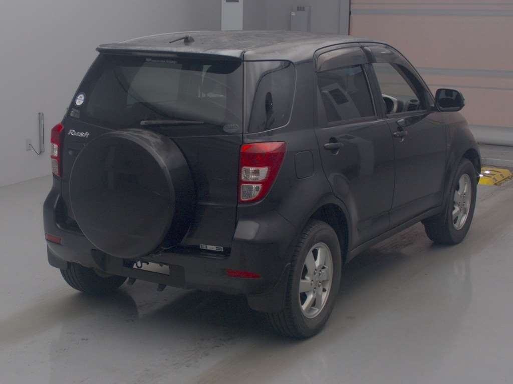 TOYOTA RUSH