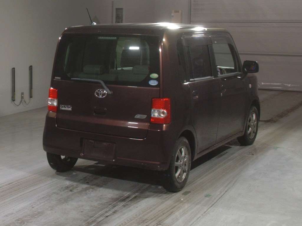 TOYOTA PIXIS SPACE
