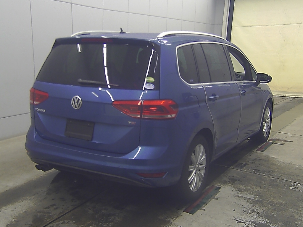 VOLKSWAGEN TOURAN