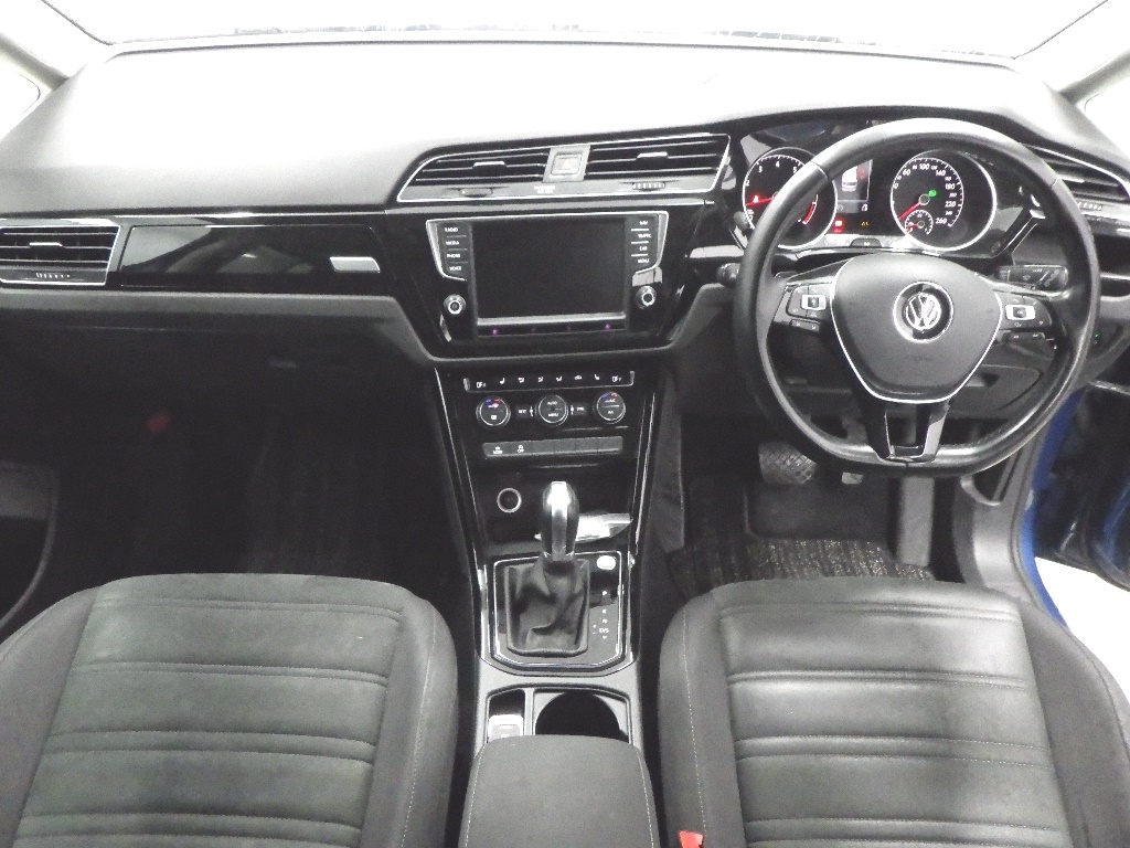 VOLKSWAGEN TOURAN
